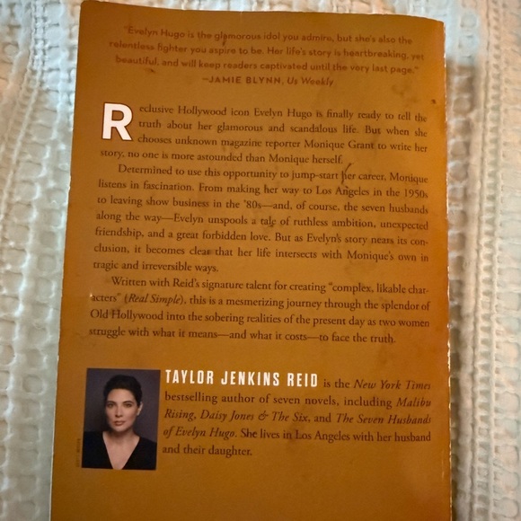 The Seven Husbands of Evelyn Hugo Book - Picture 3 of 4